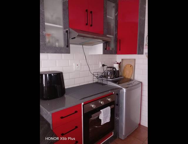 2 BEDROOM HOUSE FOR SALE IN WINDMILL PARK EXT